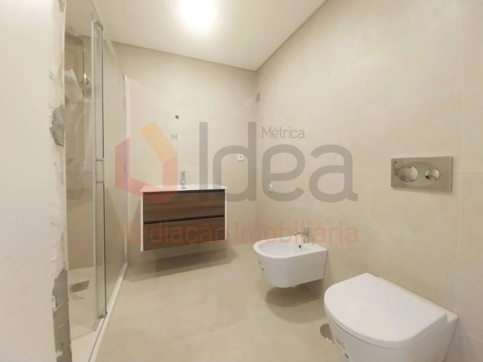Moradia T2 para Venda em Corroios Foto 11