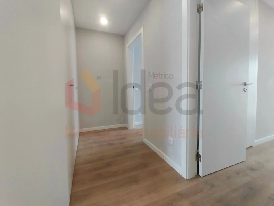 Moradia T2 para Venda em Corroios Foto 13