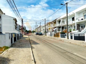 Moradia T2 para Venda em Corroios