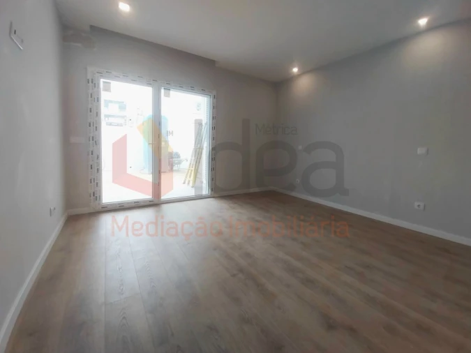 Moradia T2 para Venda em Corroios Foto 14