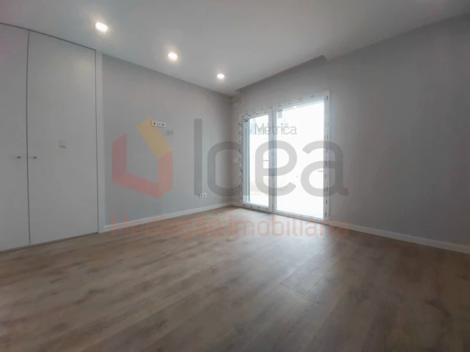 Moradia T2 para Venda em Corroios Foto 16
