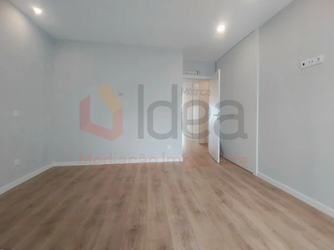 Moradia T2 para Venda em Corroios Foto 18