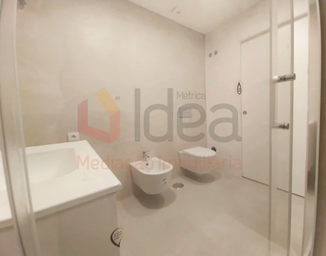 Moradia T2 para Venda em Corroios Foto 12
