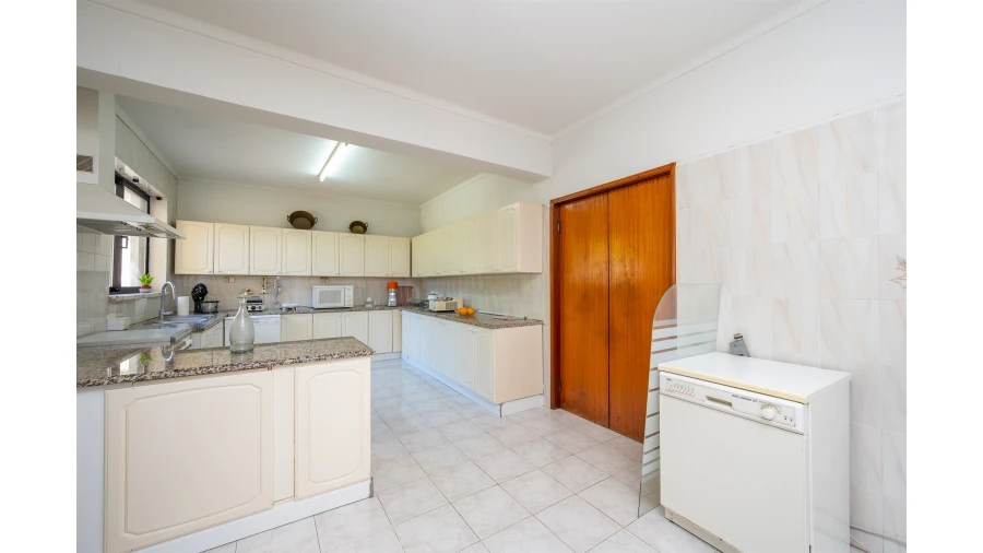 Moradia T10 para Venda em Santa Maria e São Miguel, São Martinho, São Pedro Penaferrim Foto 13