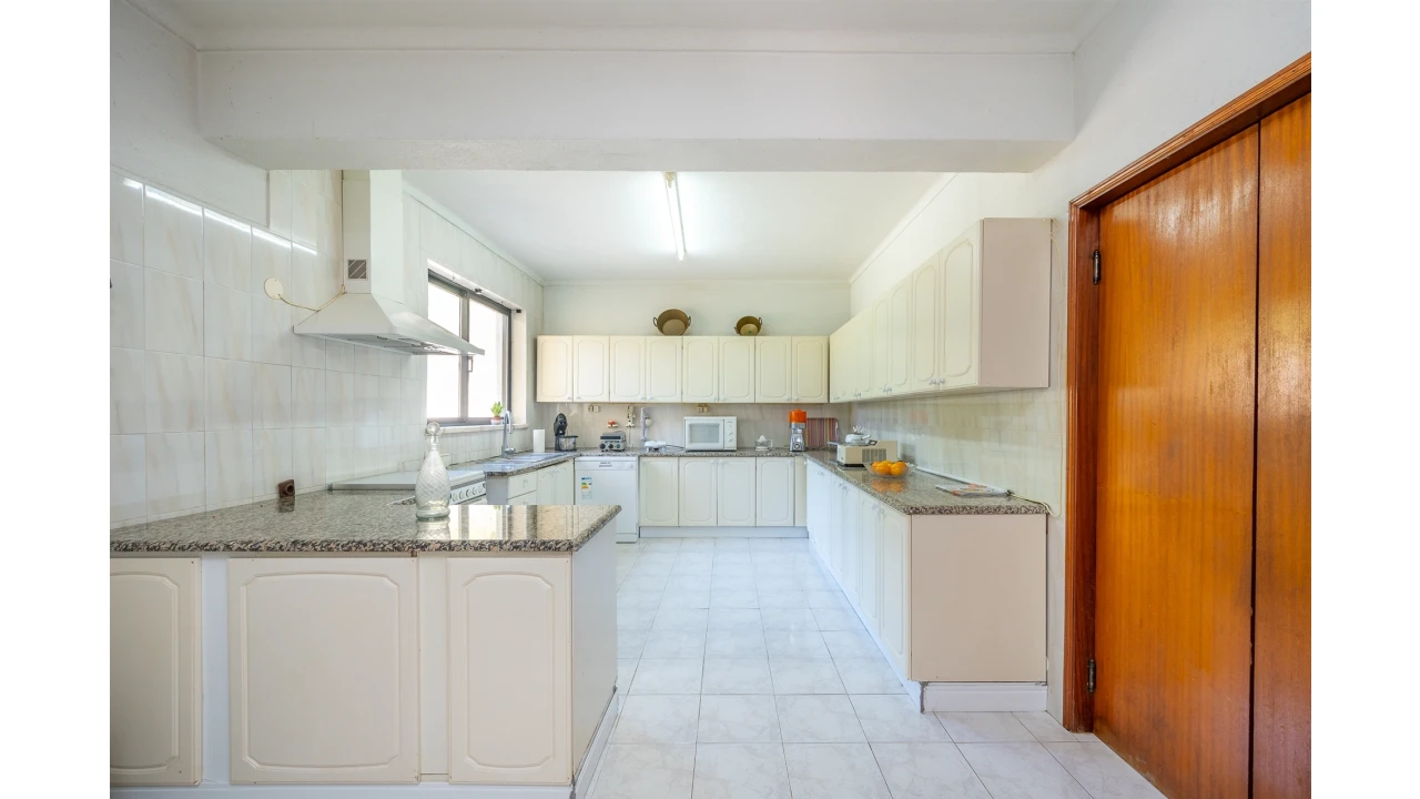 Moradia T10 para Venda em Santa Maria e São Miguel, São Martinho, São Pedro Penaferrim Foto 14