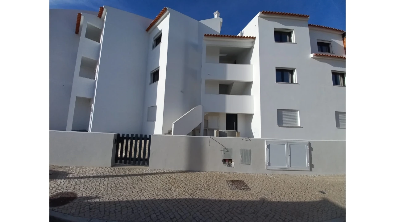 Apartamento T2 para Venda em Colares Foto 1