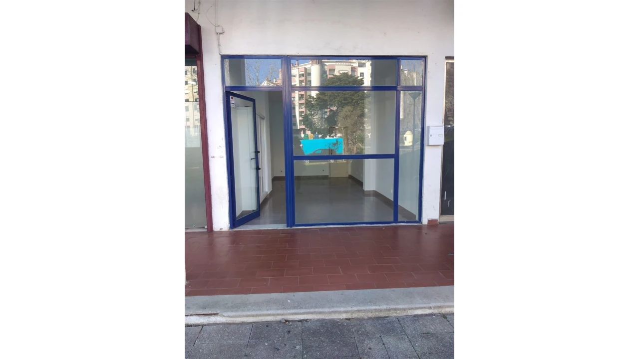 Loja para Venda em Massamá e Monte Abraão Foto 1