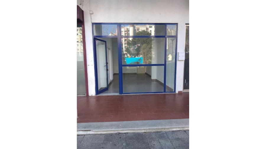 Loja para Venda em Massamá e Monte Abraão