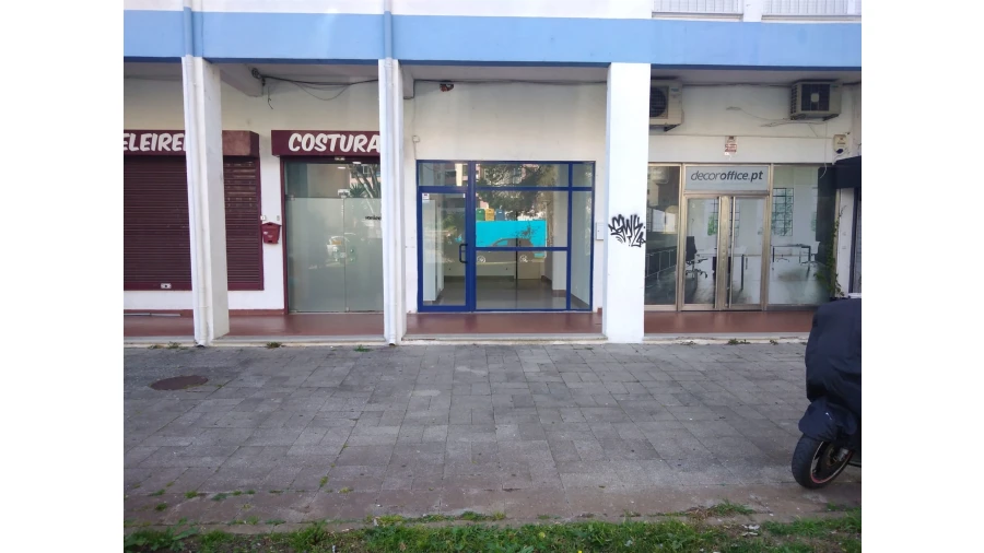 Loja para Venda em Massamá e Monte Abraão Foto 3