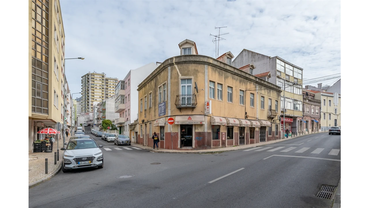 Prédio para Venda em Queluz e Belas Foto 1