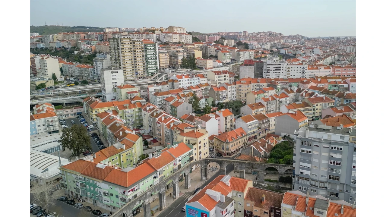Prédio para Venda em Queluz e Belas Foto 9