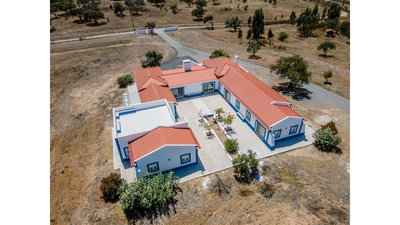 Quinta T4 para Venda em Azinheira dos Barros e São Mamede do Sádão Foto 1