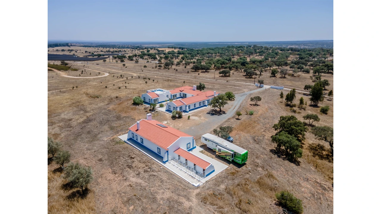 Quinta T4 para Venda em Azinheira dos Barros e São Mamede do Sádão Foto 6