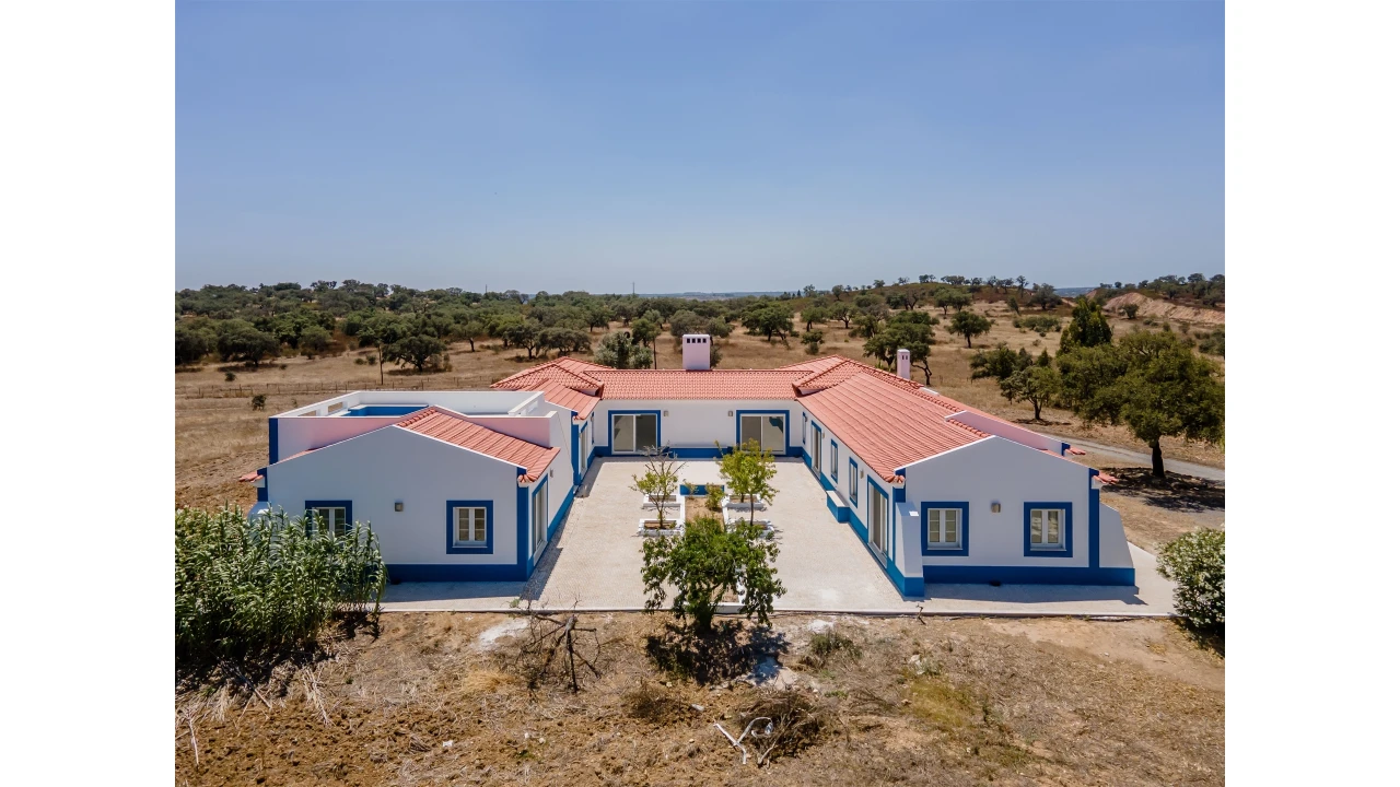 Quinta T4 para Venda em Azinheira dos Barros e São Mamede do Sádão Foto 8