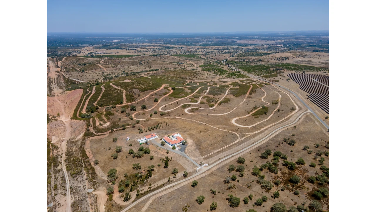 Quinta T4 para Venda em Azinheira dos Barros e São Mamede do Sádão Foto 3