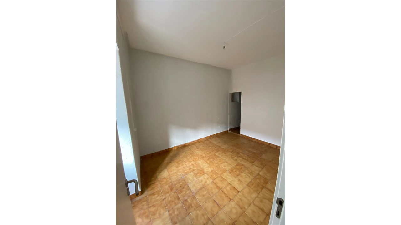 Prédio para Venda em Santo António dos Cavaleiros e Frielas Foto 8