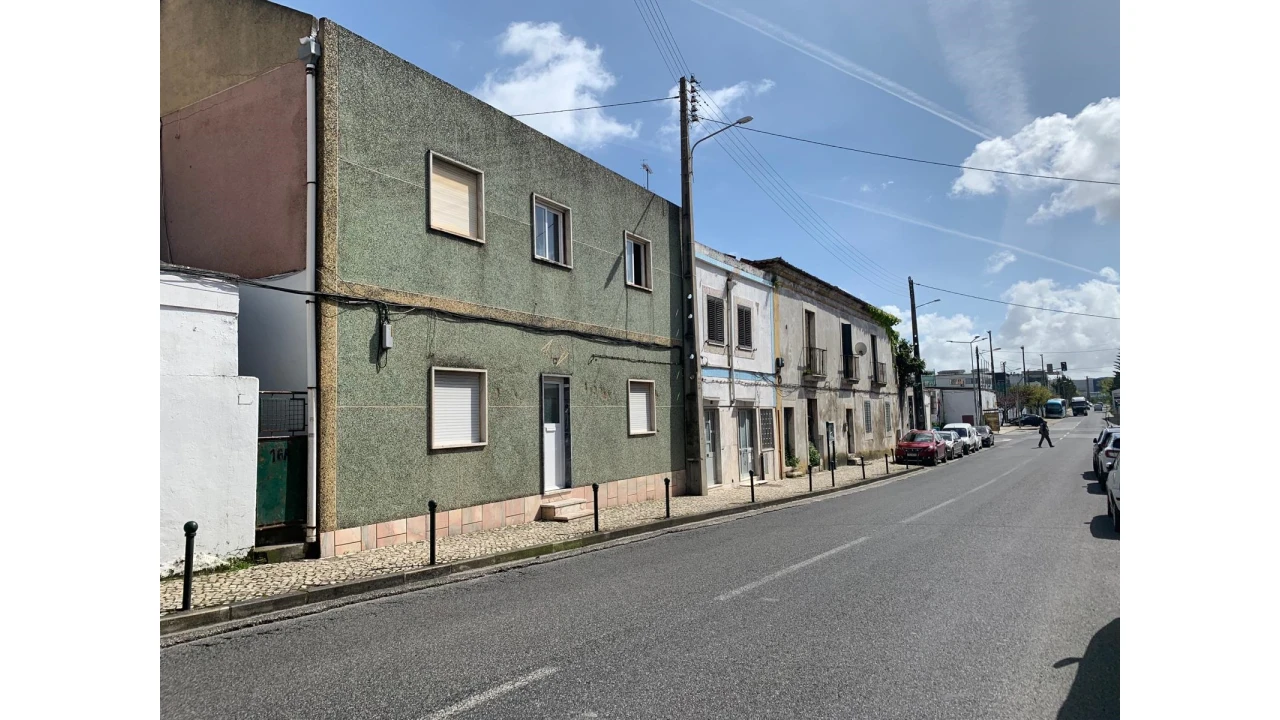 Prédio para Venda em Santo António dos Cavaleiros e Frielas Foto 3