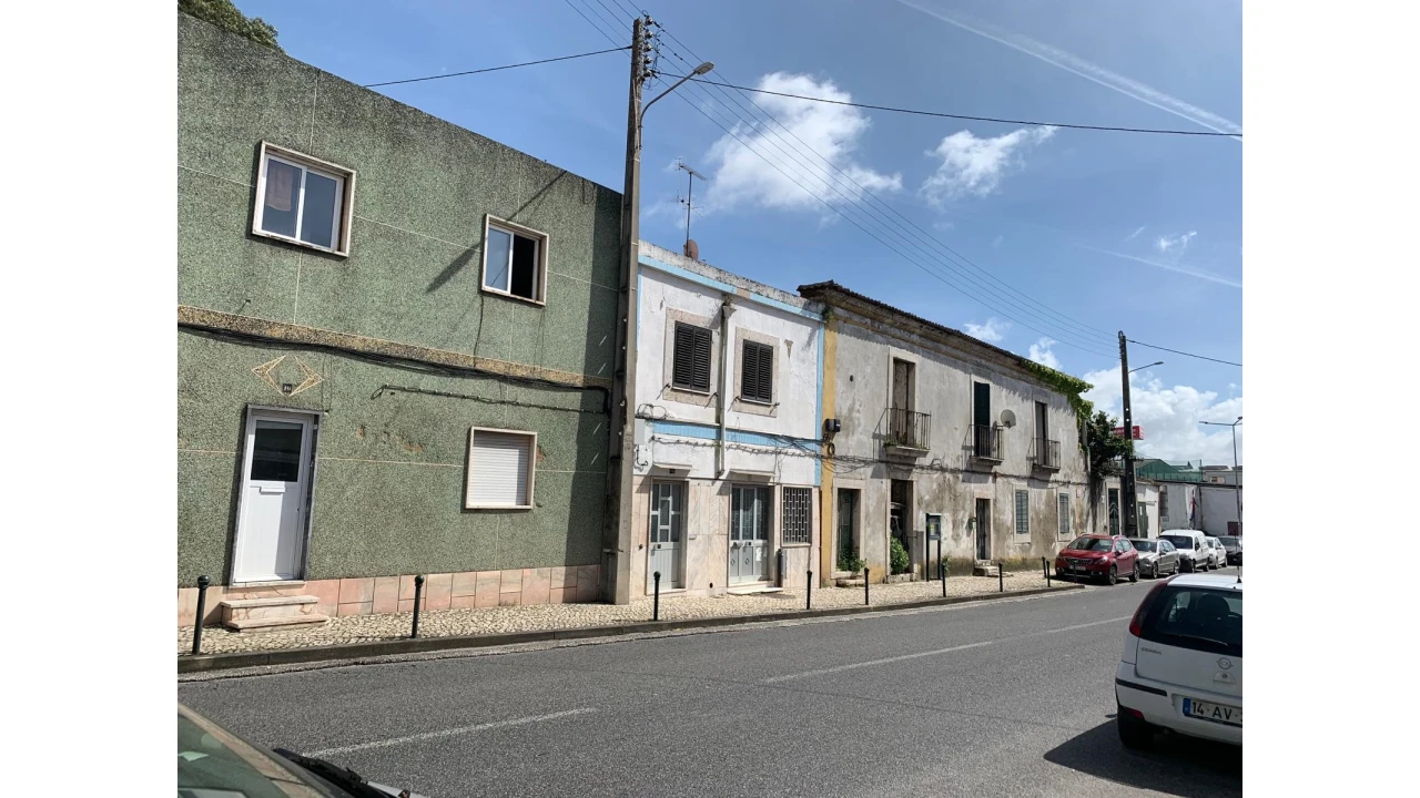 Prédio para Venda em Santo António dos Cavaleiros e Frielas Foto 2
