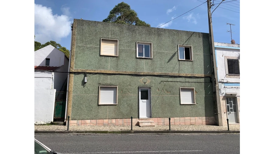 Prédio para Venda em Santo António dos Cavaleiros e Frielas Foto 1