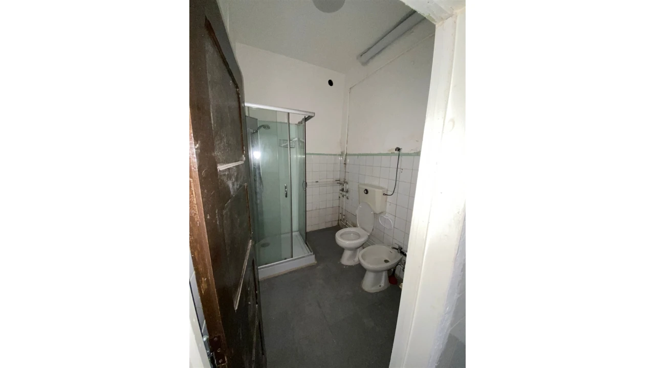 Prédio para Venda em Santo António dos Cavaleiros e Frielas Foto 12