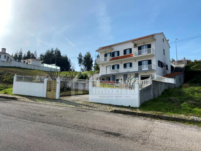 Moradia T4 para Venda em Castanheira de Pêra e Coentral Foto 35