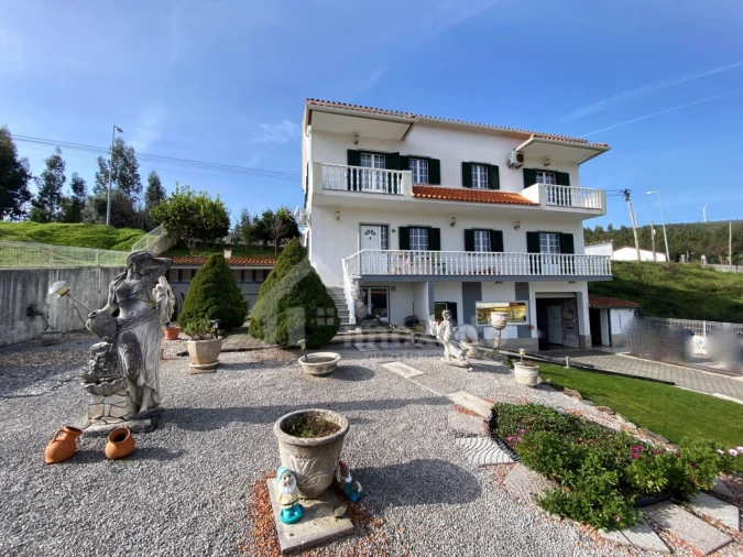 Moradia T4 para Venda em Castanheira de Pêra e Coentral