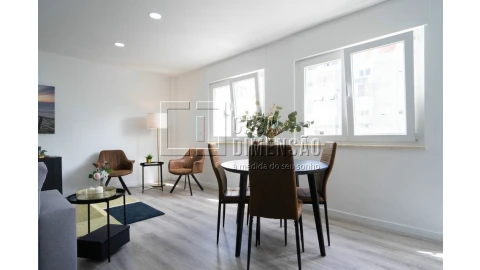 Apartamento T2 para Venda em Benfica