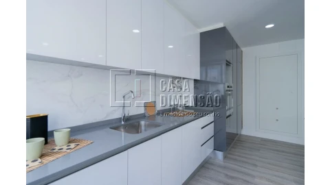 Apartamento T2 para Venda em Benfica