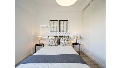 Apartamento T2 para Venda em Benfica