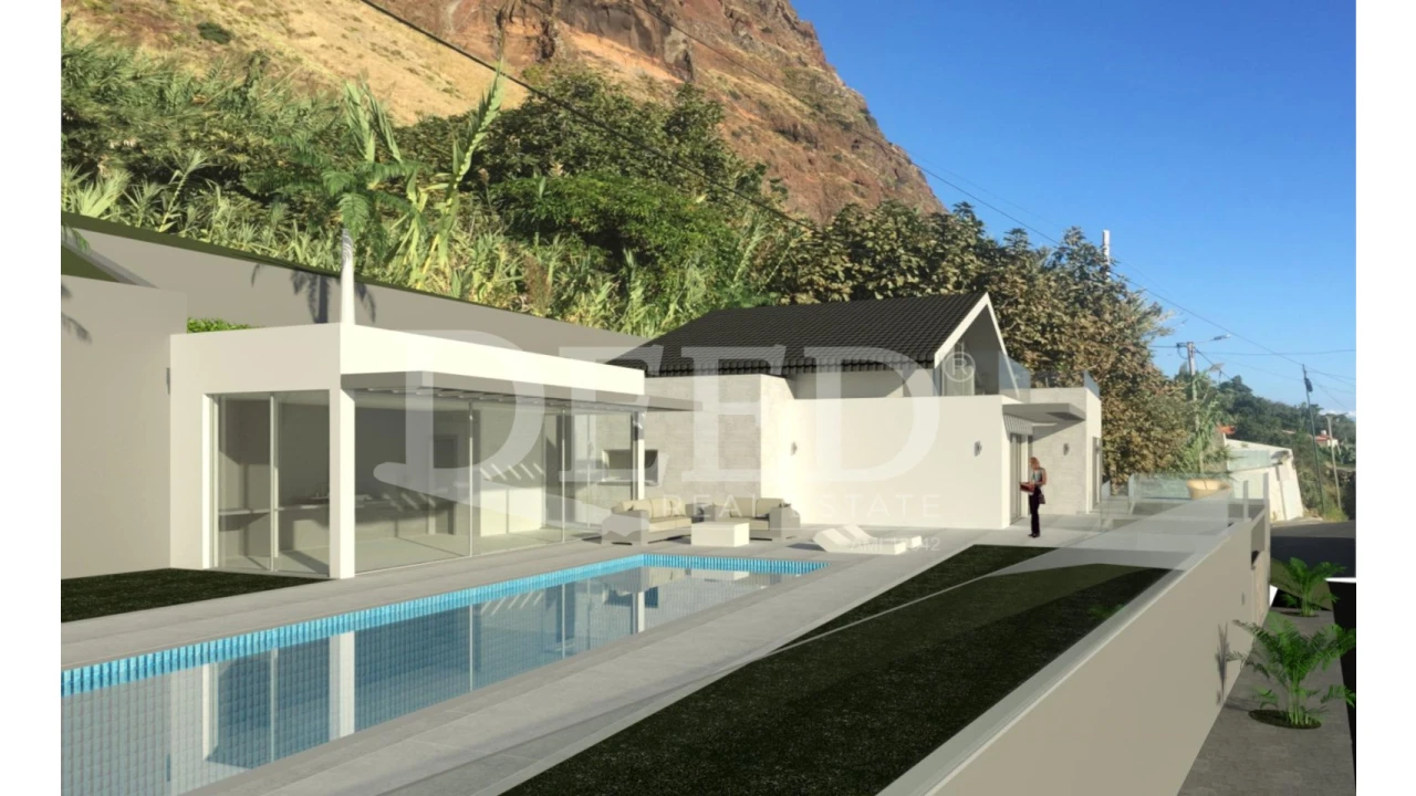 Moradia T4 para Venda em Paul do Mar Foto 2