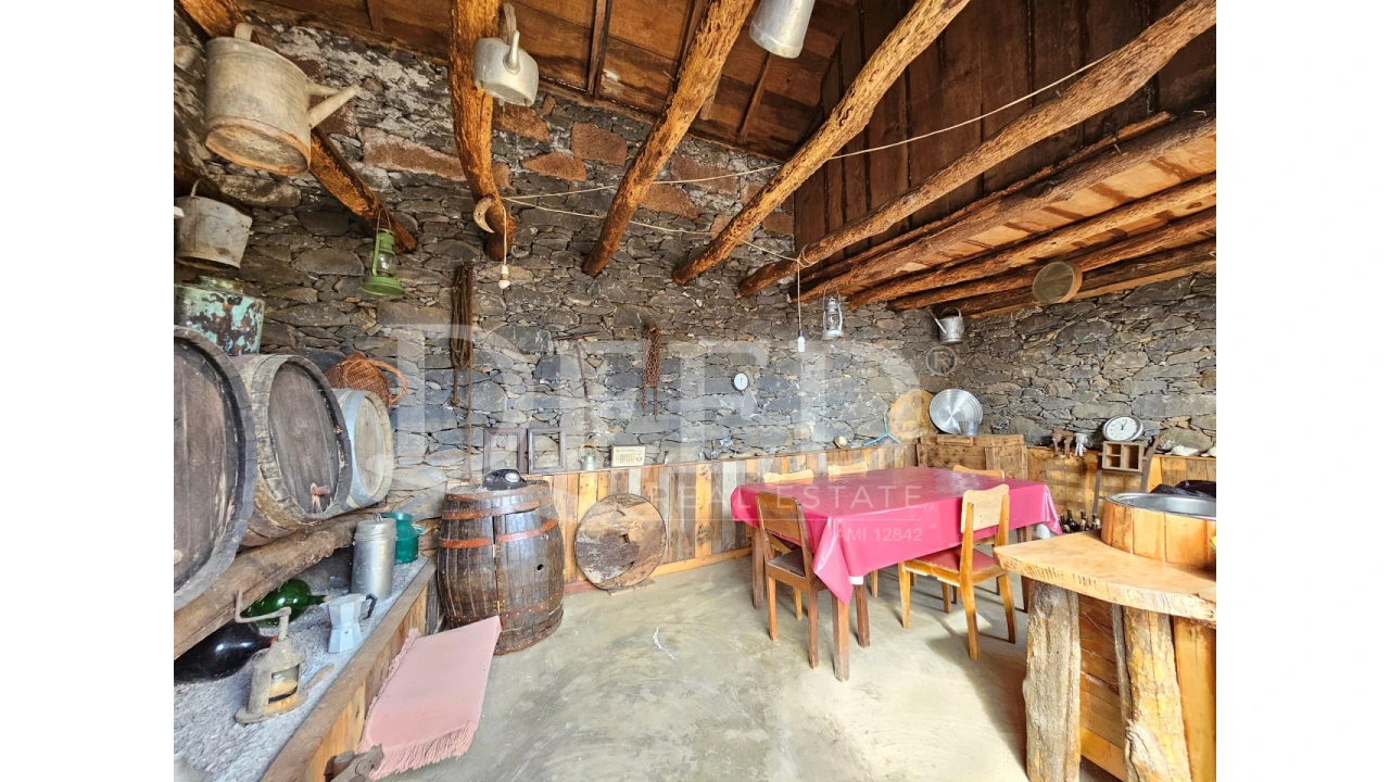 Moradia T2 para Venda em Fajã da Ovelha Foto 6