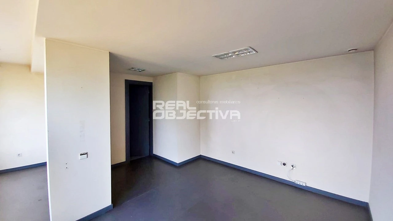 Armazém para Arrendamento em Rebordões Foto 16