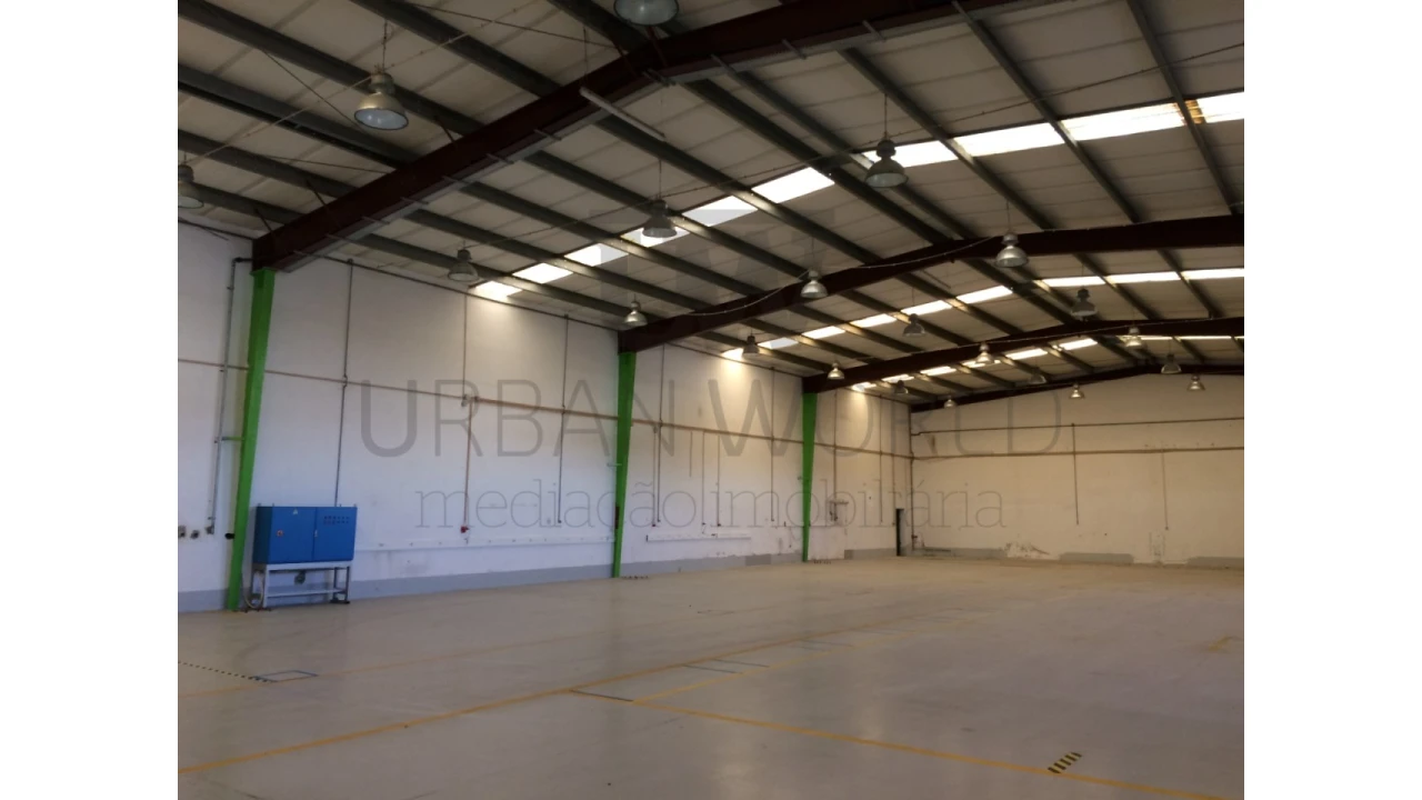 Armazém para Arrendamento em Mafra Foto 1