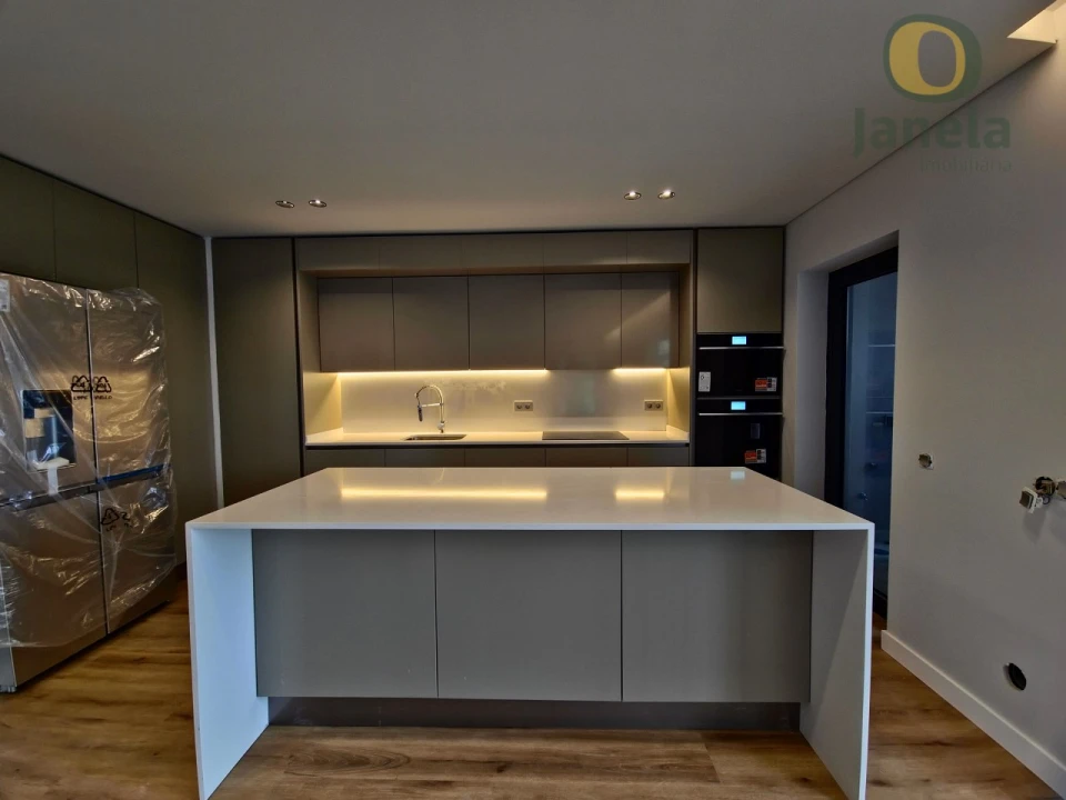 Apartamento T5 para Venda em Faro (Sé e São Pedro) Foto 4