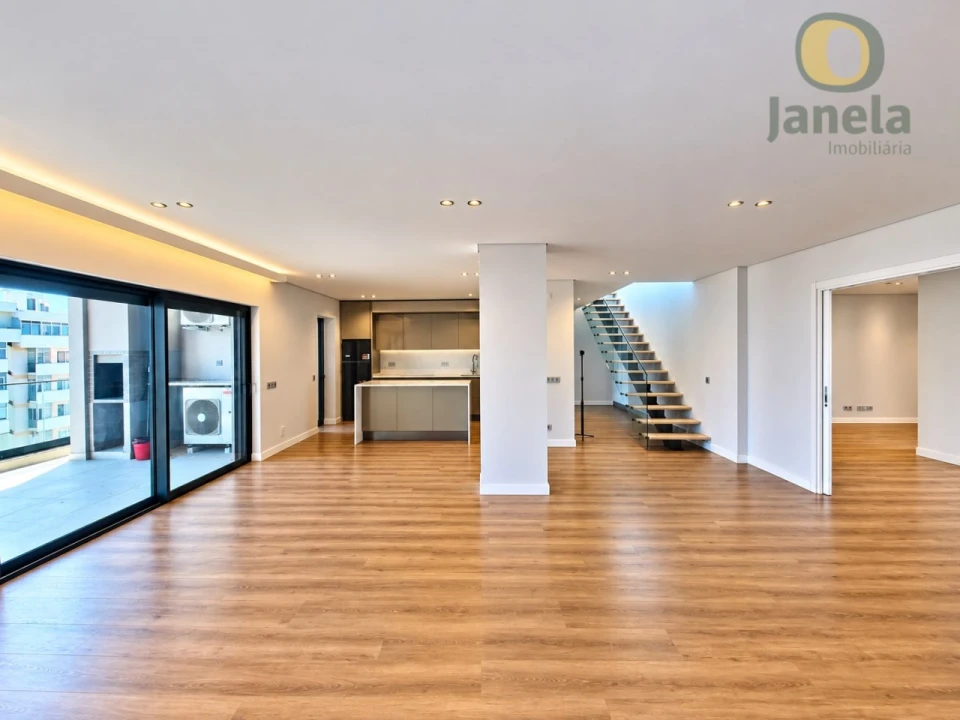 Apartamento T5 para Venda em Faro (Sé e São Pedro) Foto 27