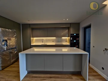 Apartamento T5 para Venda em Faro (Sé e São Pedro)