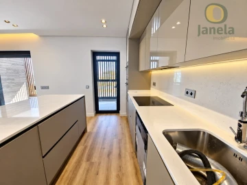 Apartamento T5 para Venda em Faro (Sé e São Pedro)