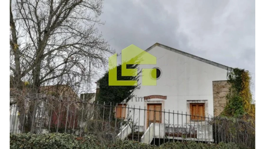 Moradia T5 para Venda em Santa Margarida da Coutada