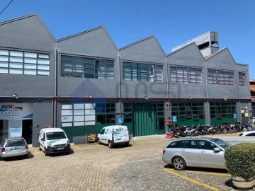 Armazém para Arrendamento em Paranhos