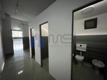 Armazém para Arrendamento em Paranhos