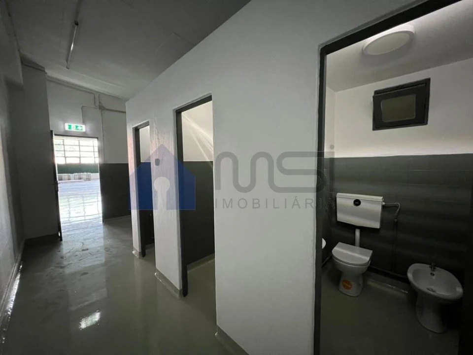 Armazém para Arrendamento em Paranhos Foto 2