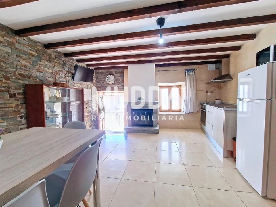 Prédio para Venda em Sé, Santa Maria e Meixedo Foto 3