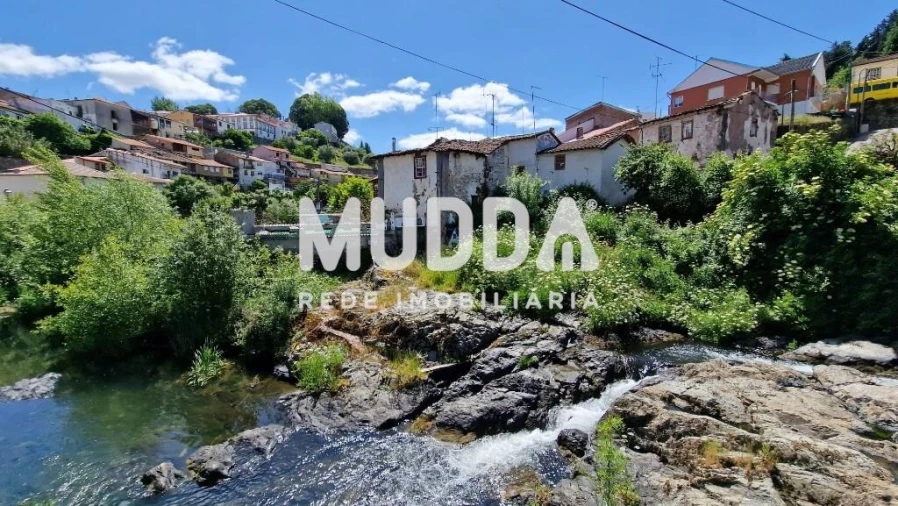 Prédio para Venda em Sé, Santa Maria e Meixedo Foto 2