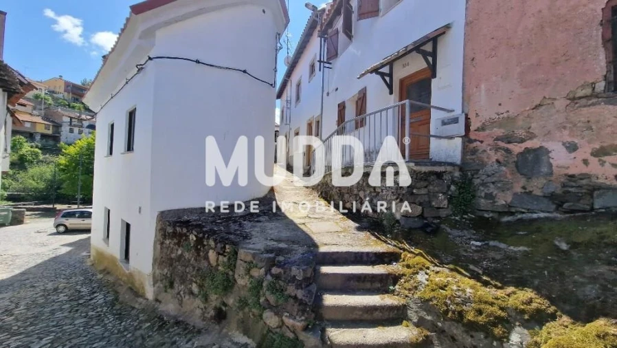 Prédio para Venda em Sé, Santa Maria e Meixedo Foto 1