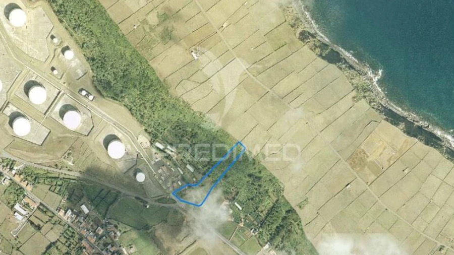 Terreno para Venda em Praia da Vitoria (Santa Cruz)