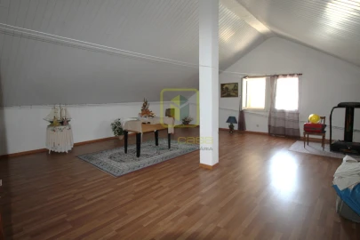 Moradia T4 para Venda em Oliveirinha