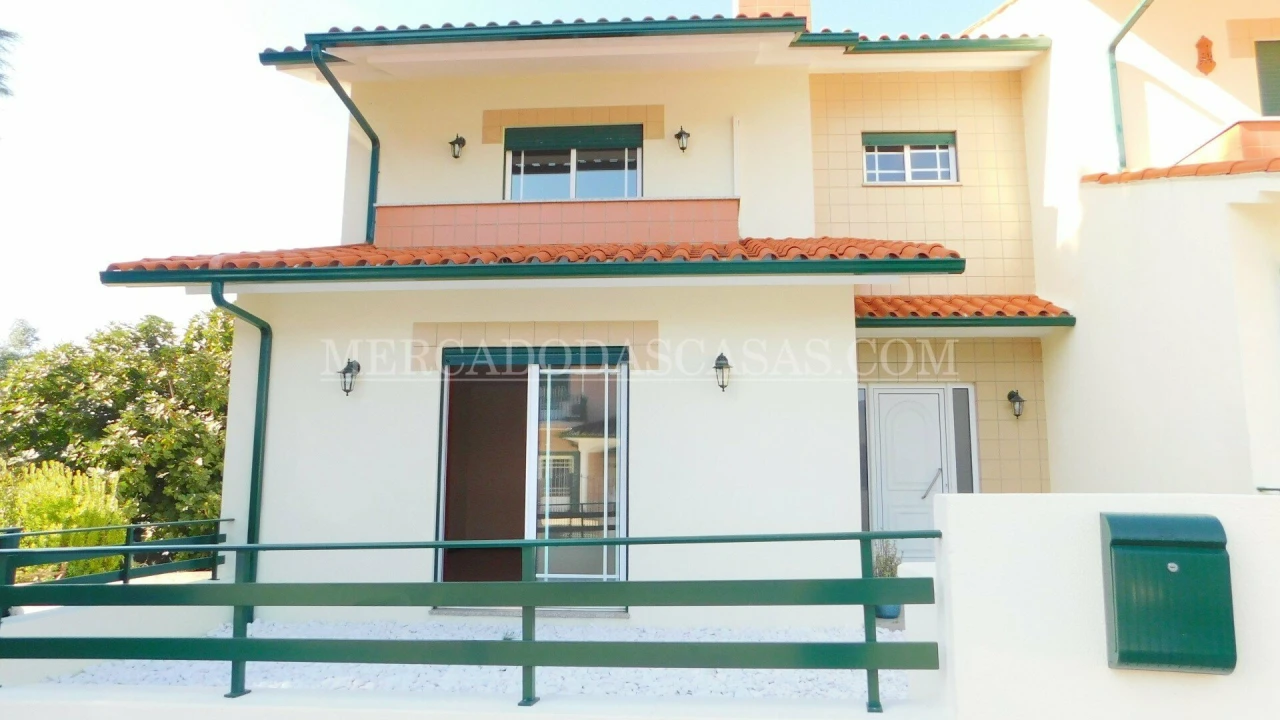 Moradia T3 para Venda em Branca Foto 1