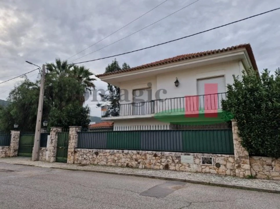 Moradia T4 para Venda em Minde Foto 2