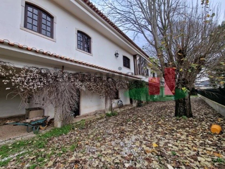 Moradia T4 para Venda em Minde Foto 1