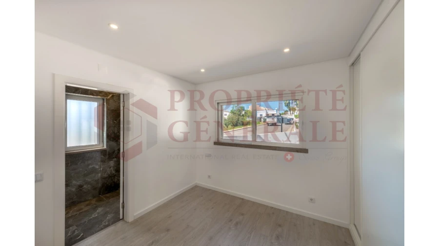 Moradia T4 para Venda em Porches Foto 16